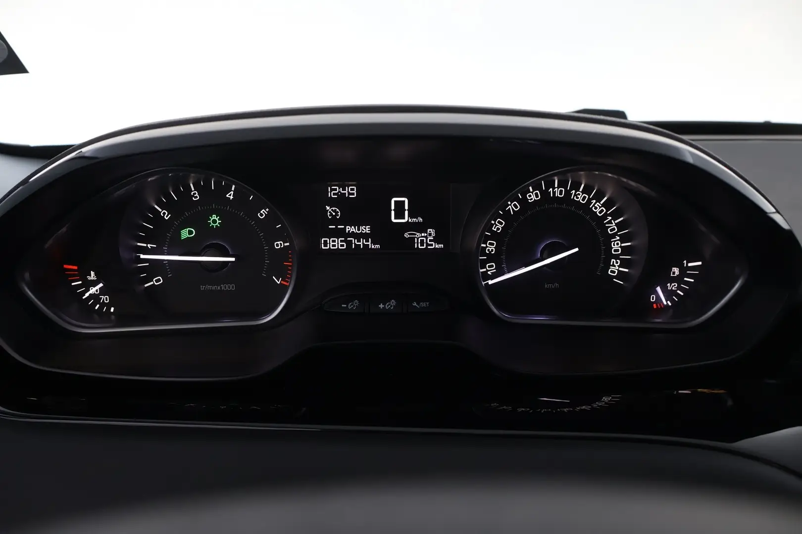 Car Image - 44NzPA0D3QfiutMr488Aqd