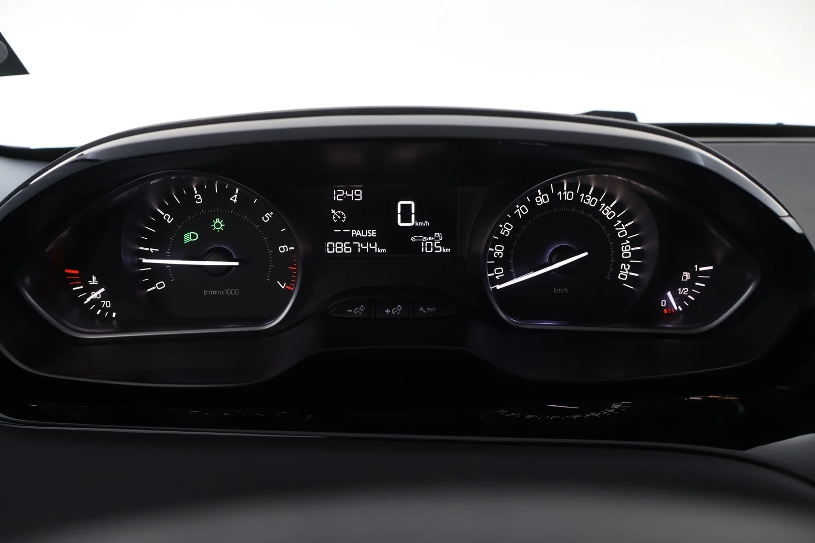 Car Image - 44NzPA0D3QfiutMr488Aqd