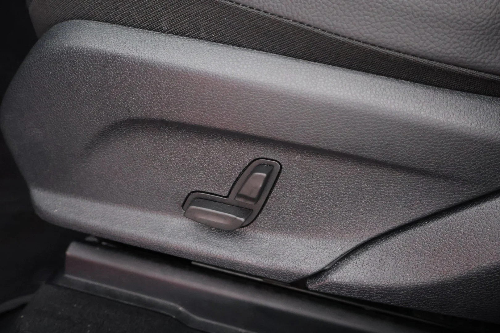 Car Image - 1hEBRstgkKmMHtZzGB8ms9