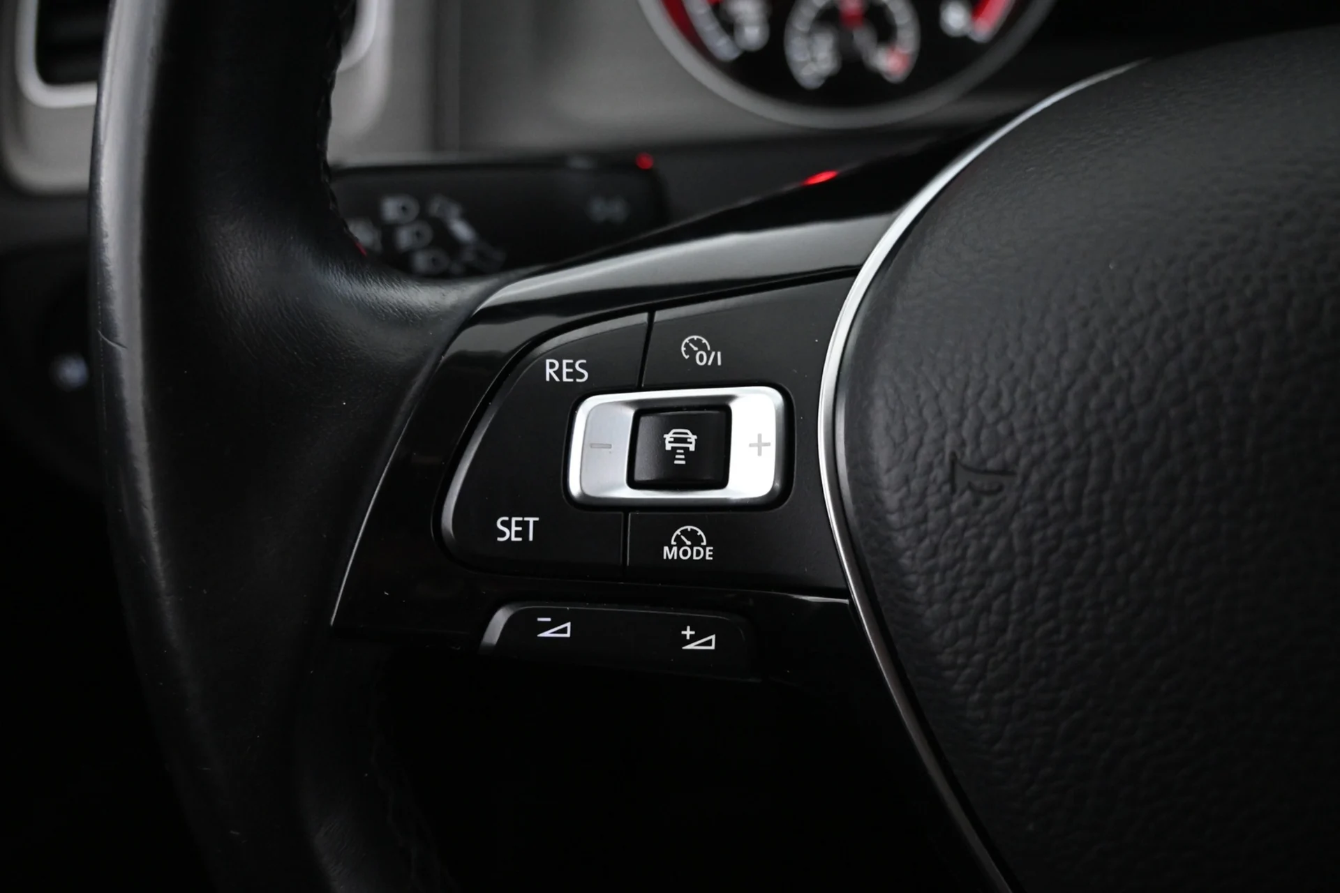 Car Image - 4ab5uD47IFdjPz5PZnKkid