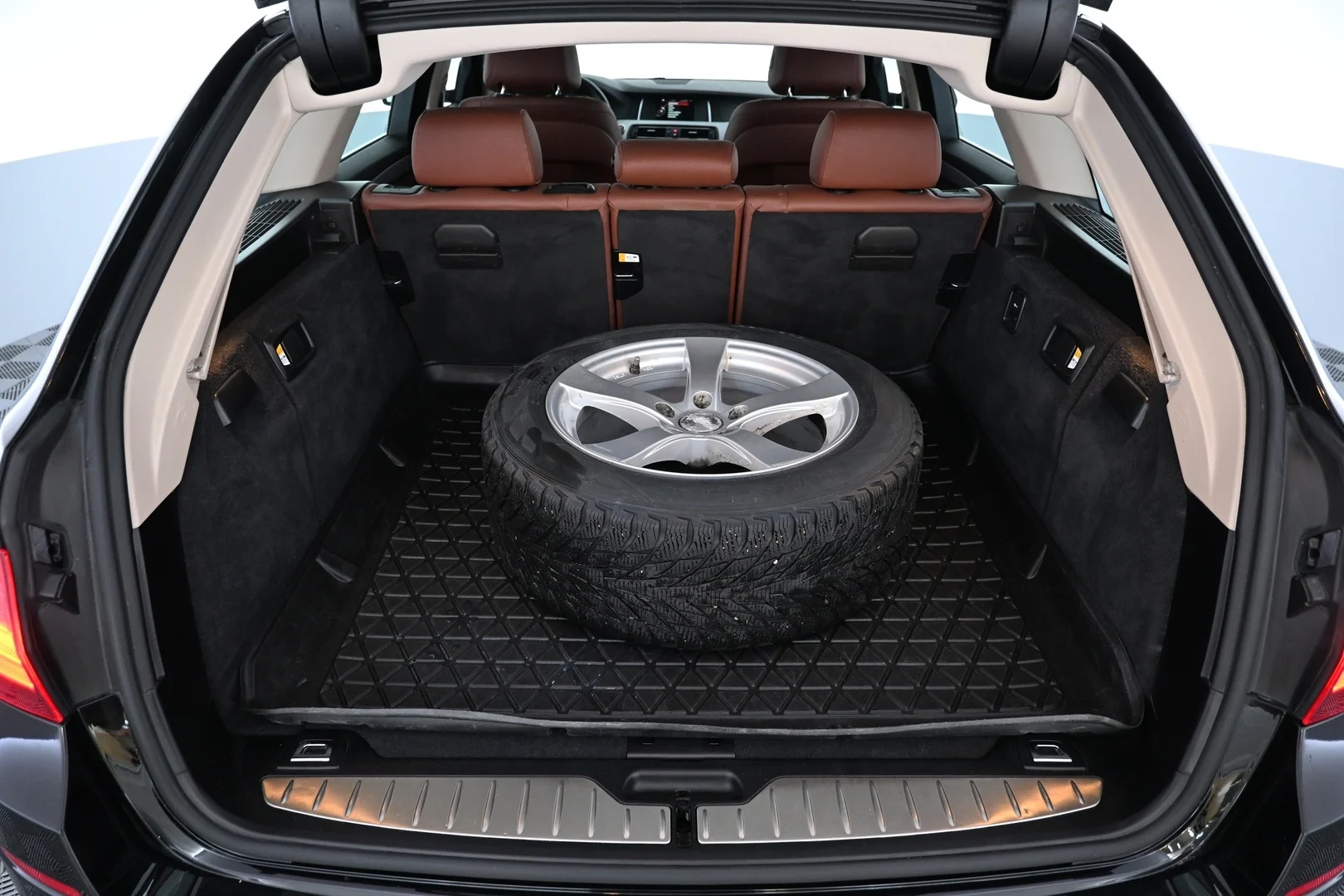 Car Image - Ths9JG3BmWcgAyHikRErh
