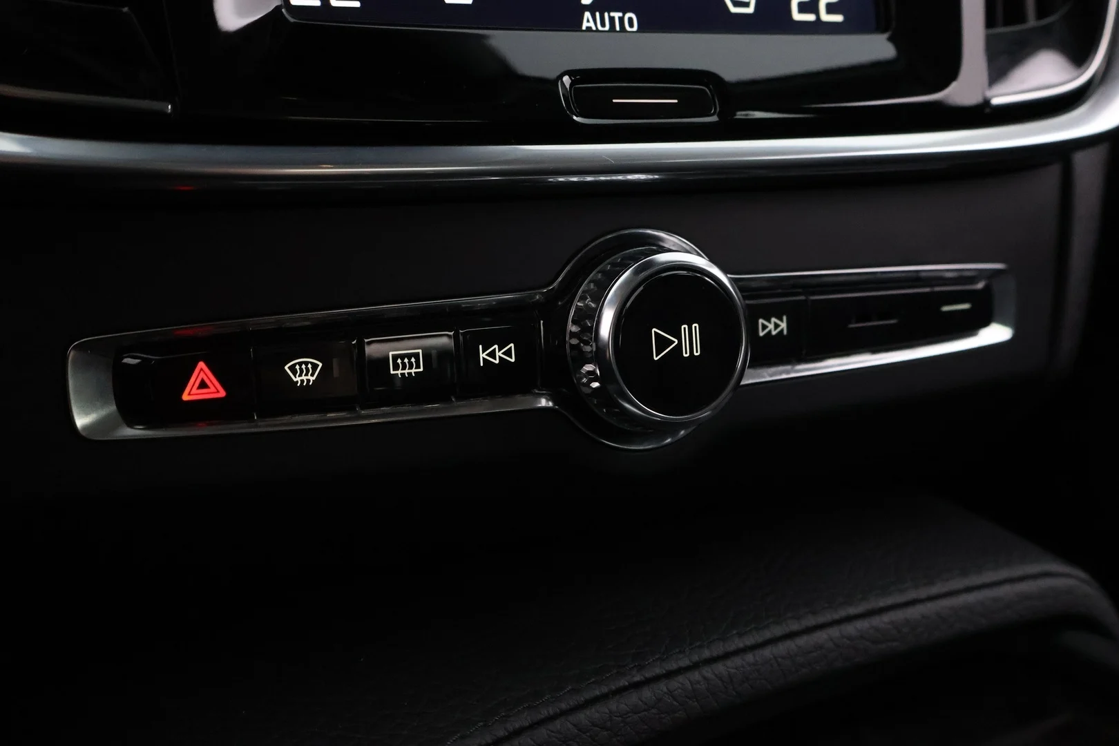 Car Image - 2i06vuxnwWM18zt0dfOza7