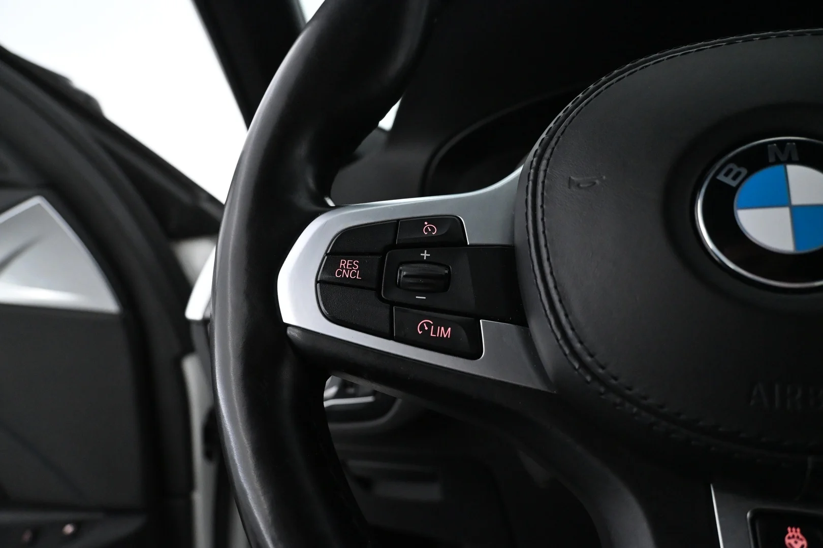 Car Image - 6lMkGlW8FWNLtnmjruAW0H