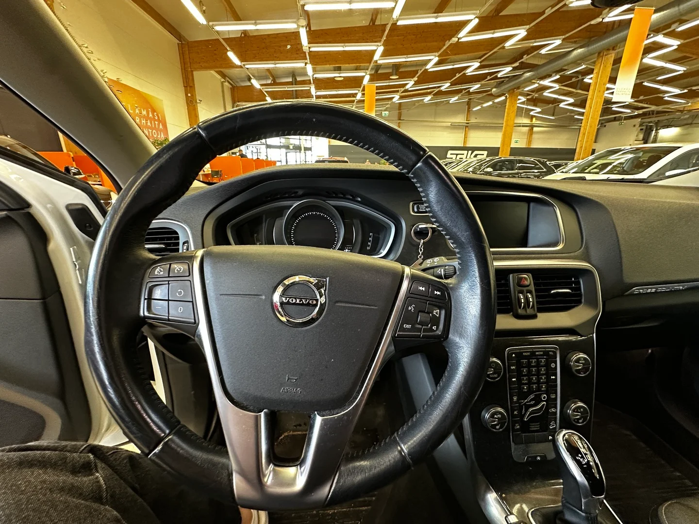 Car Image - ILI1TAR0tSTJse90urzea