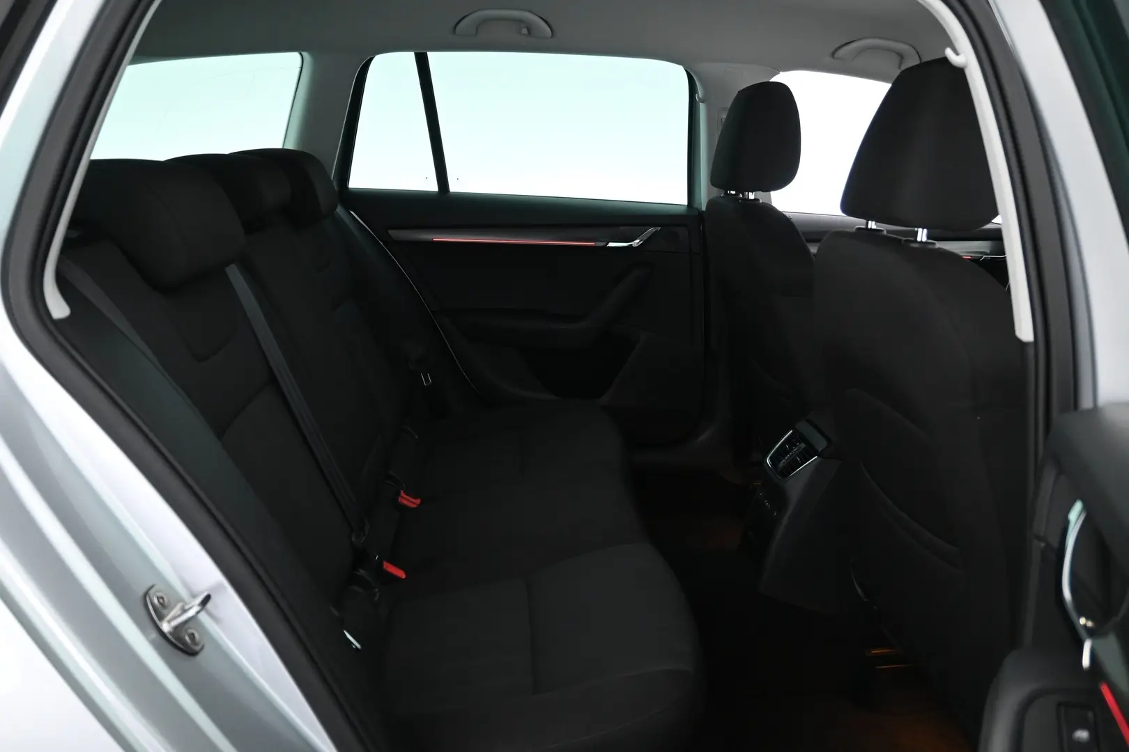 Car Image - 2SaPg6IZUVKnWmLFuAOvNn