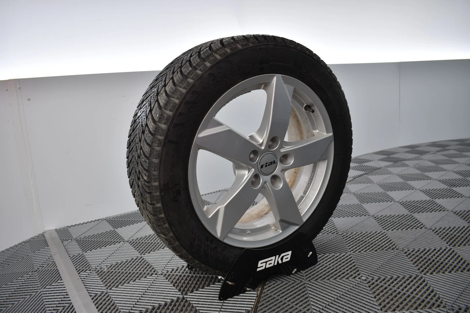 Car Image - 7bHota7z4XTzDlTAPaevRL