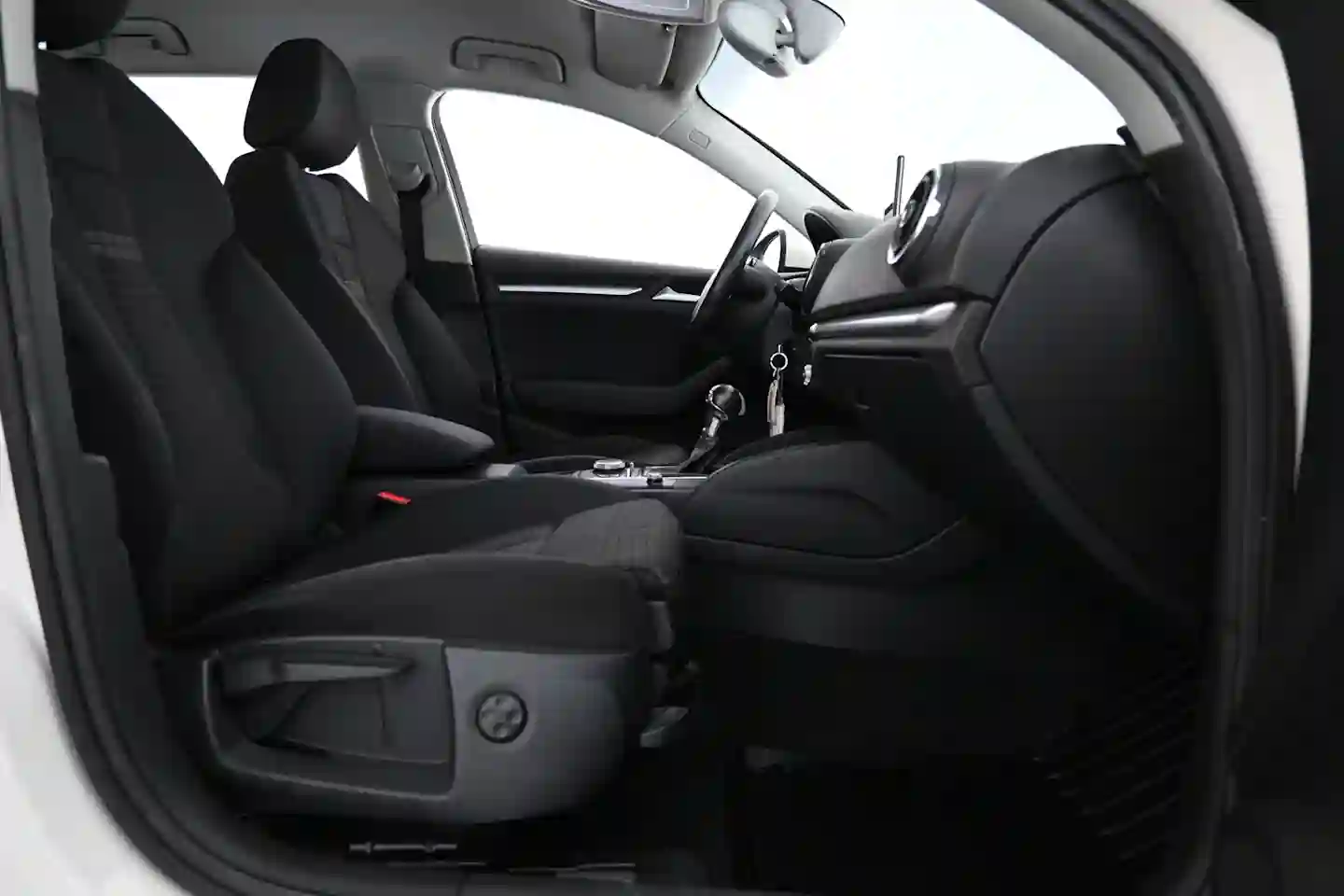 Car Image - 3V7yQg04JahpblBfgHqd2J