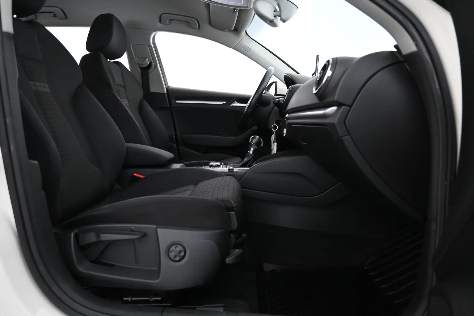 Car Image - 3V7yQg04JahpblBfgHqd2J
