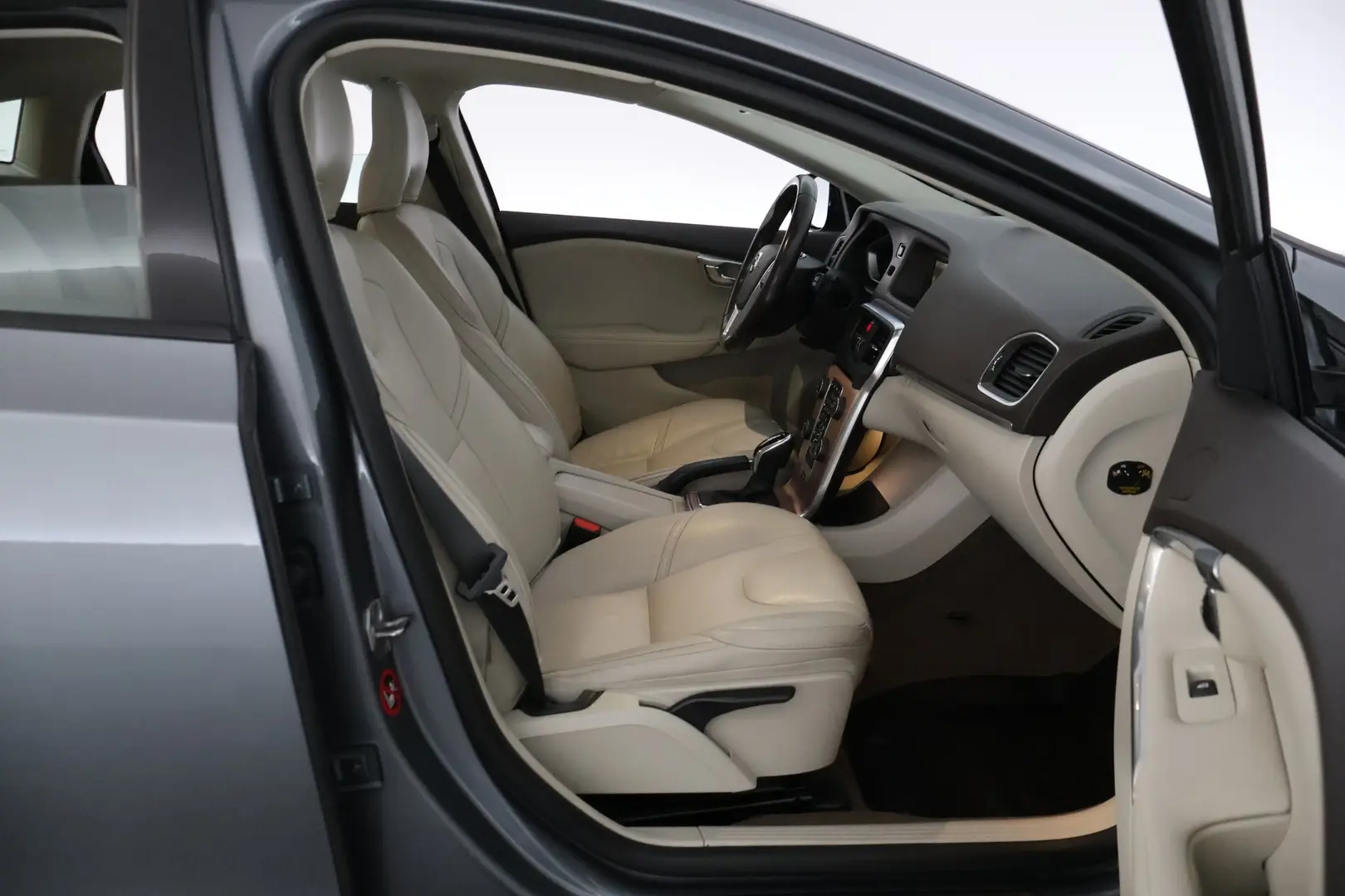 Car Image - 2zCMPNNWZ7Lui3bAobCoV0