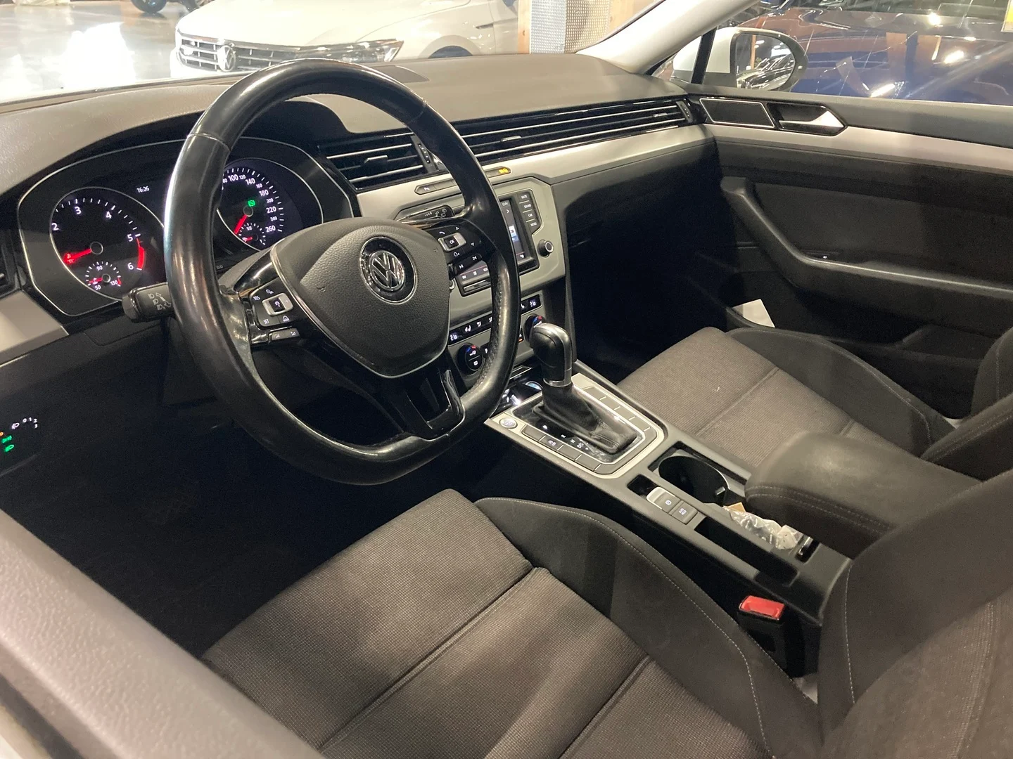 Car Image - AaAvzJuqQ8OdGzgqmPPwj