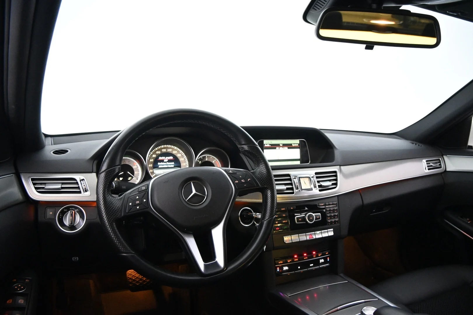 Car Image - qowq6pKmn1Kvi6aaKyQbA