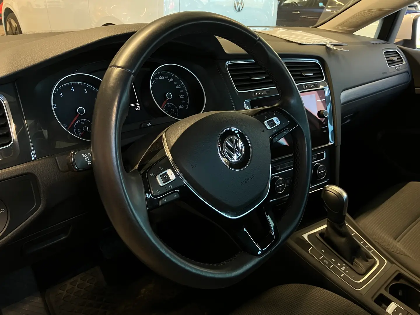 Car Image - 3pn8YRoQdVgMsecVoDpmxO