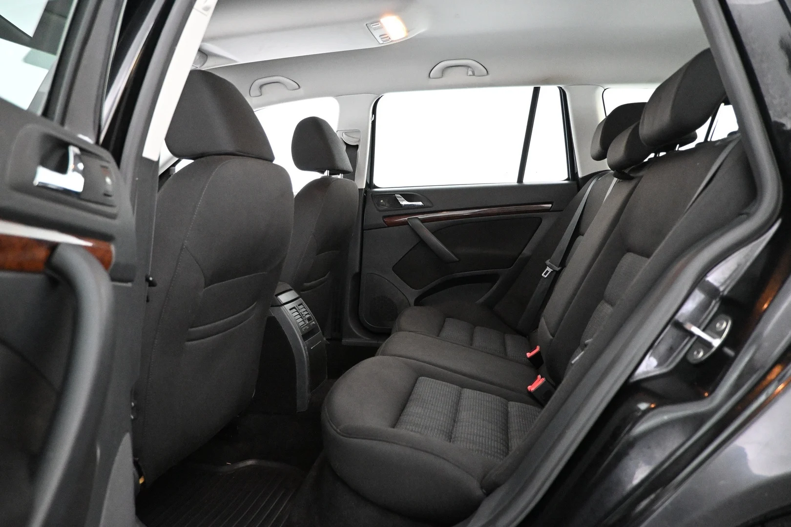 Car Image - 2ue7NDpYLq3REApaQOGVRO