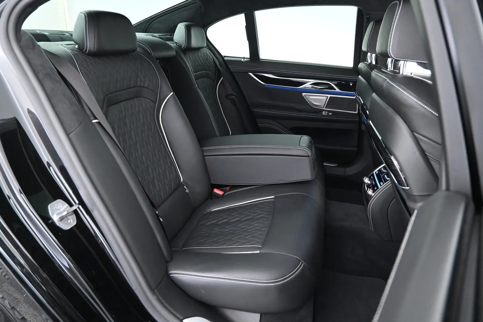 Car Image - 6SmPiGu3f0uVvcStaxfCRD