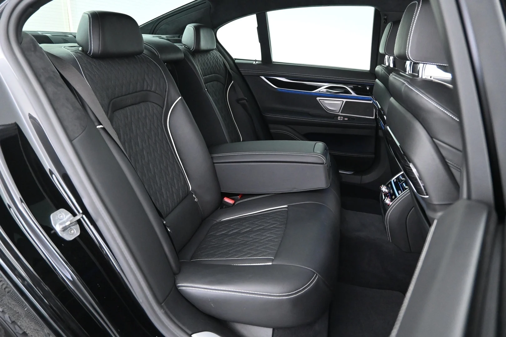 Car Image - 6SmPiGu3f0uVvcStaxfCRD