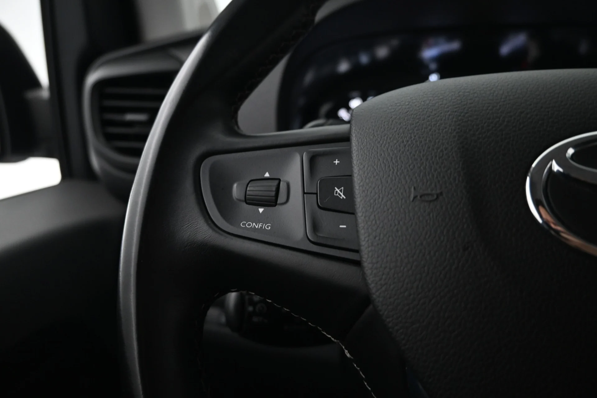 Car Image - 2KHxR7fGLq8BSMYwj60tRg