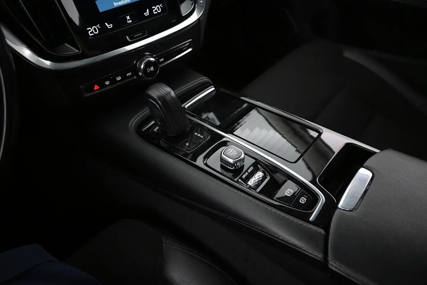 Car Image - uDDOUX4sCfxrj5MZD8XOL