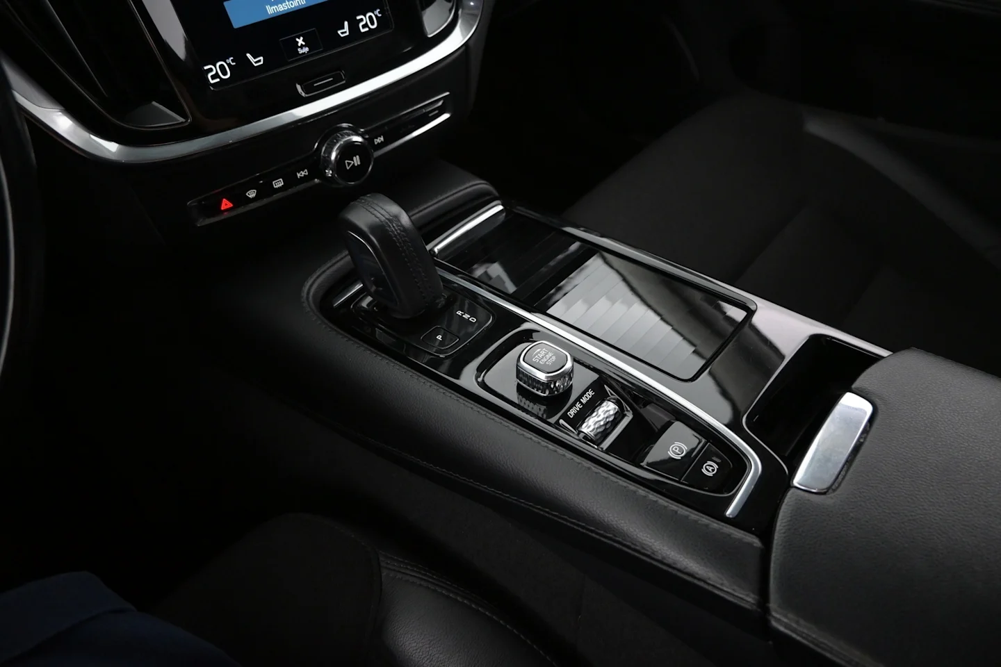 Car Image - uDDOUX4sCfxrj5MZD8XOL