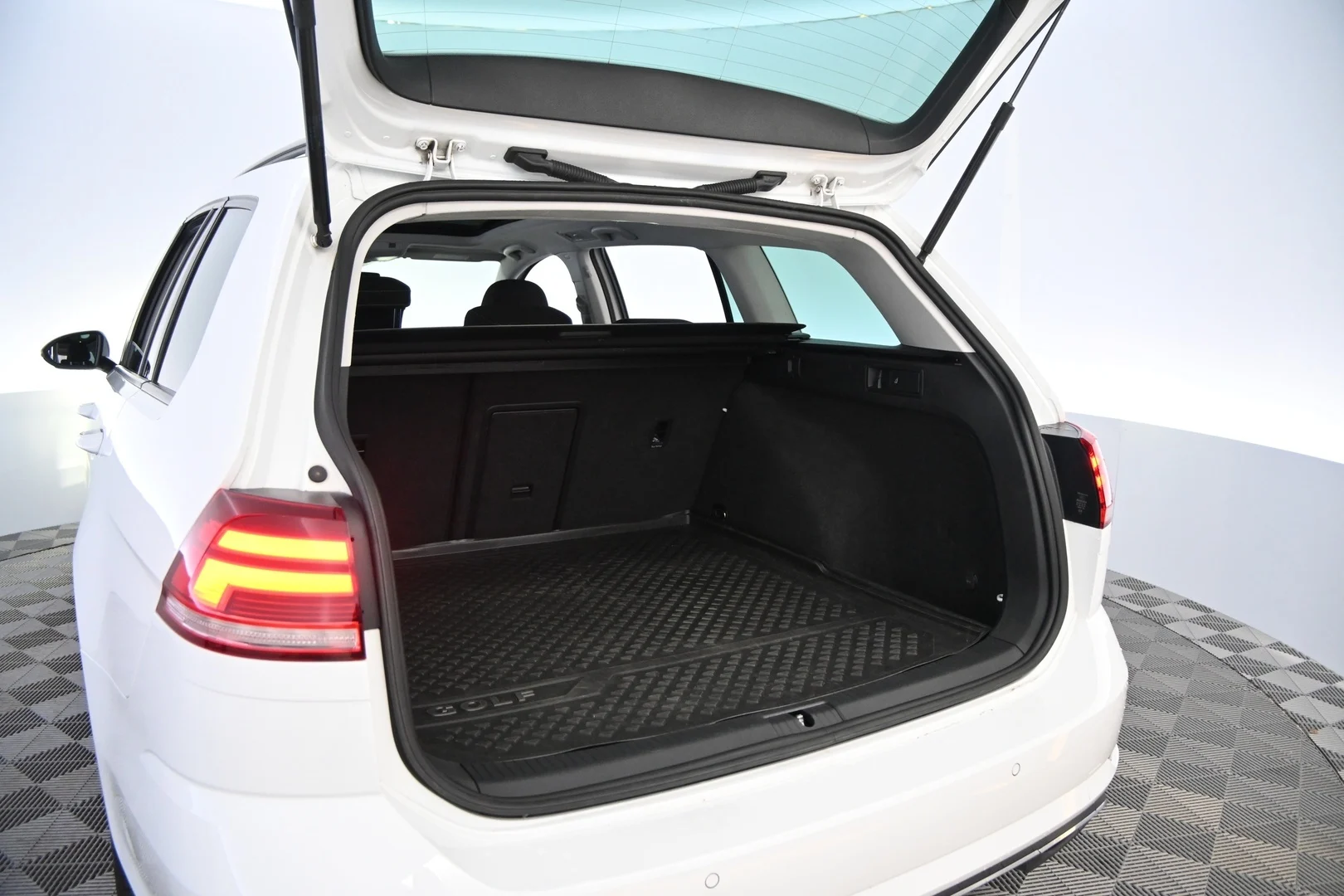 Car Image - 6ltaTK1aSu7mLiyZzm8v7l