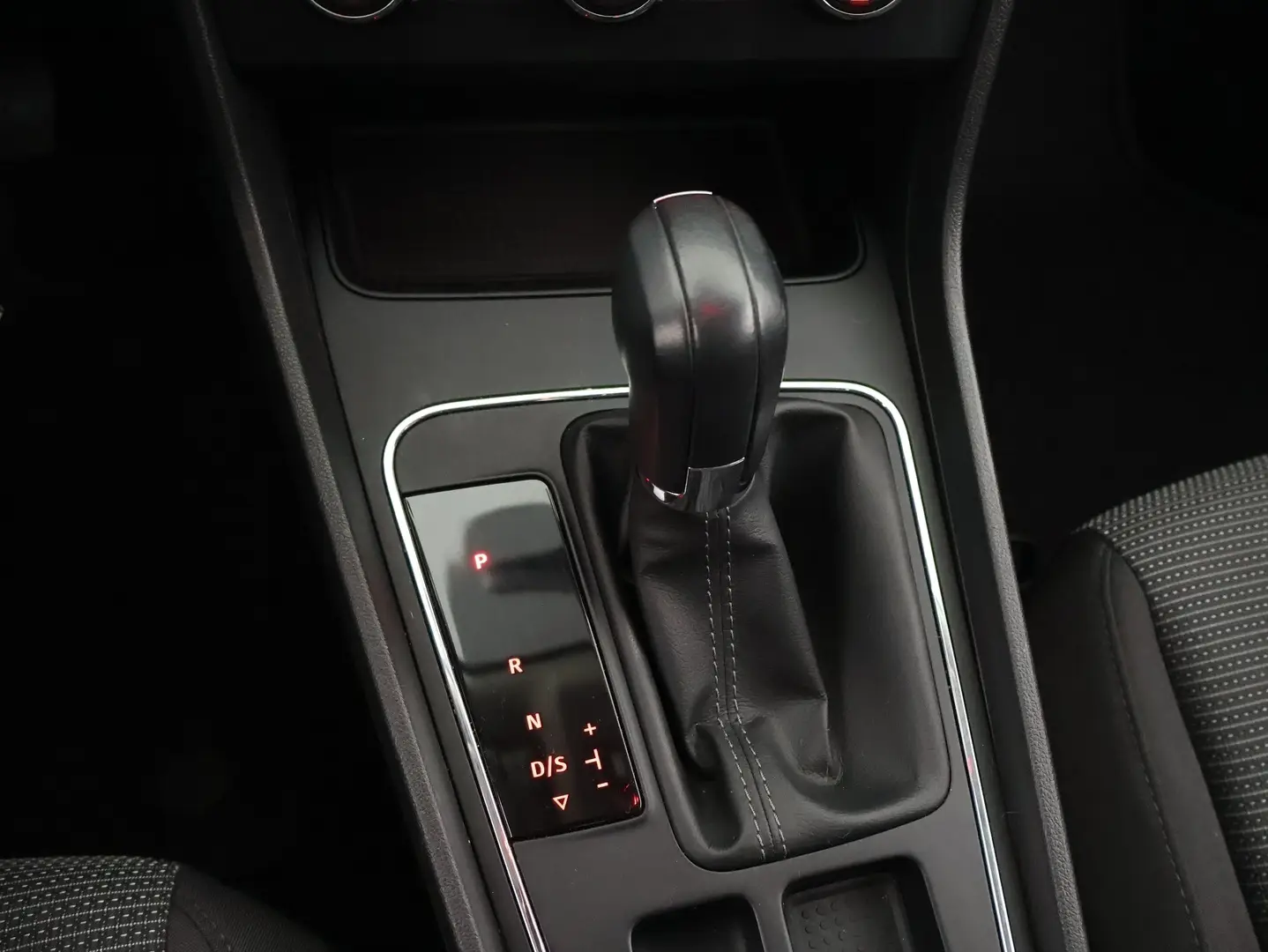 Car Image - 2dtW2we8bRy4avFL33iS6O