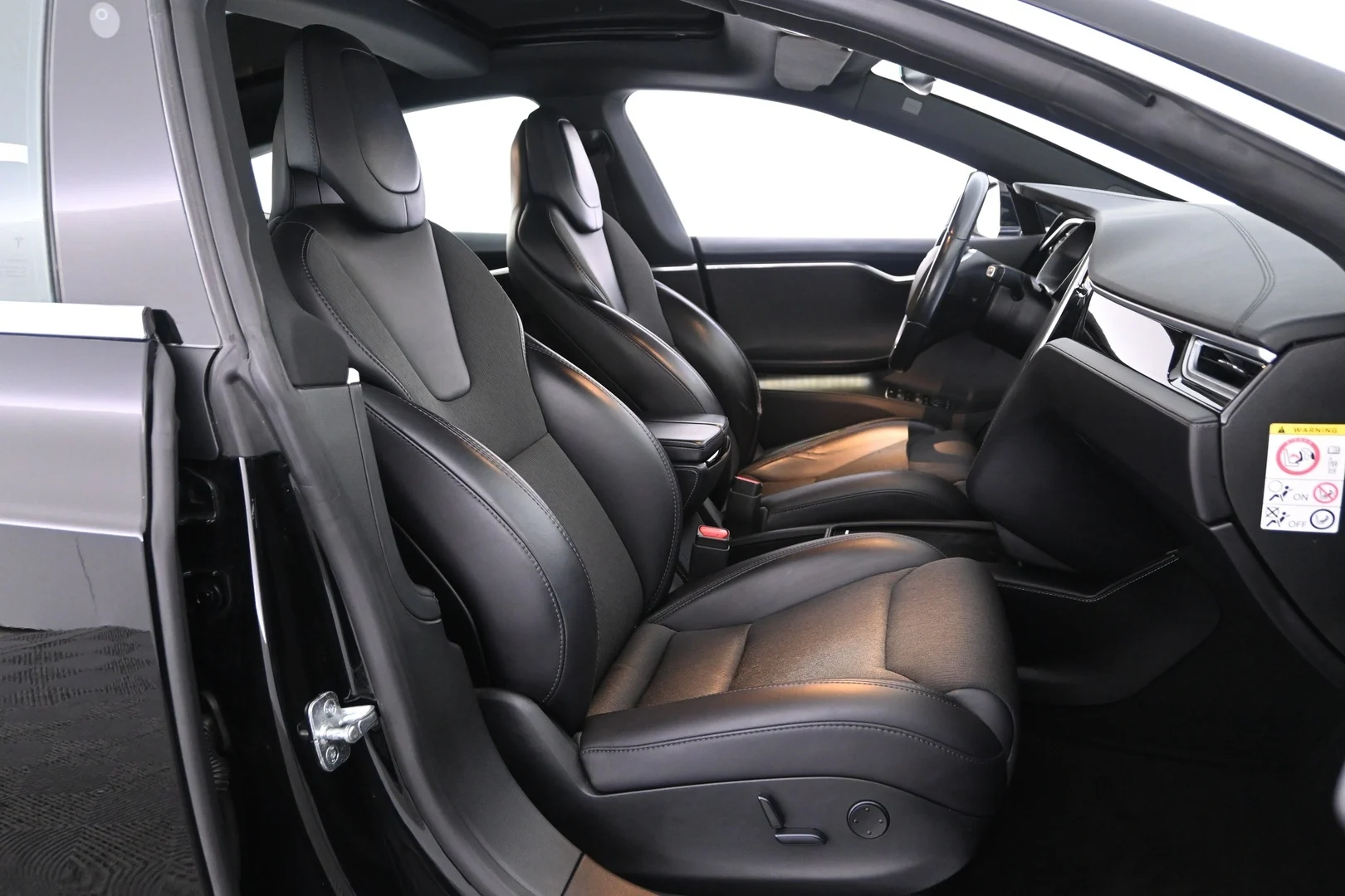Car Image - 12vMNPaKT7uRSKqpDzD4jy