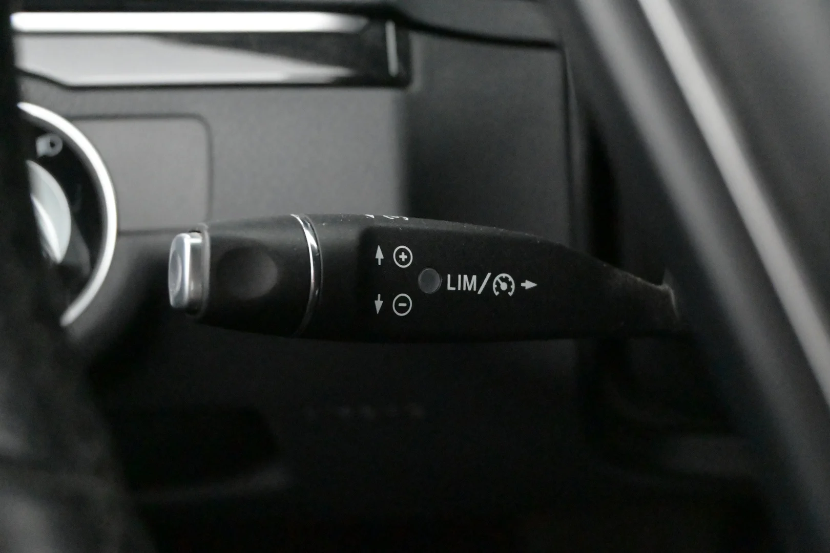 Car Image - 73MH907UkaLdPniDMmT5uR