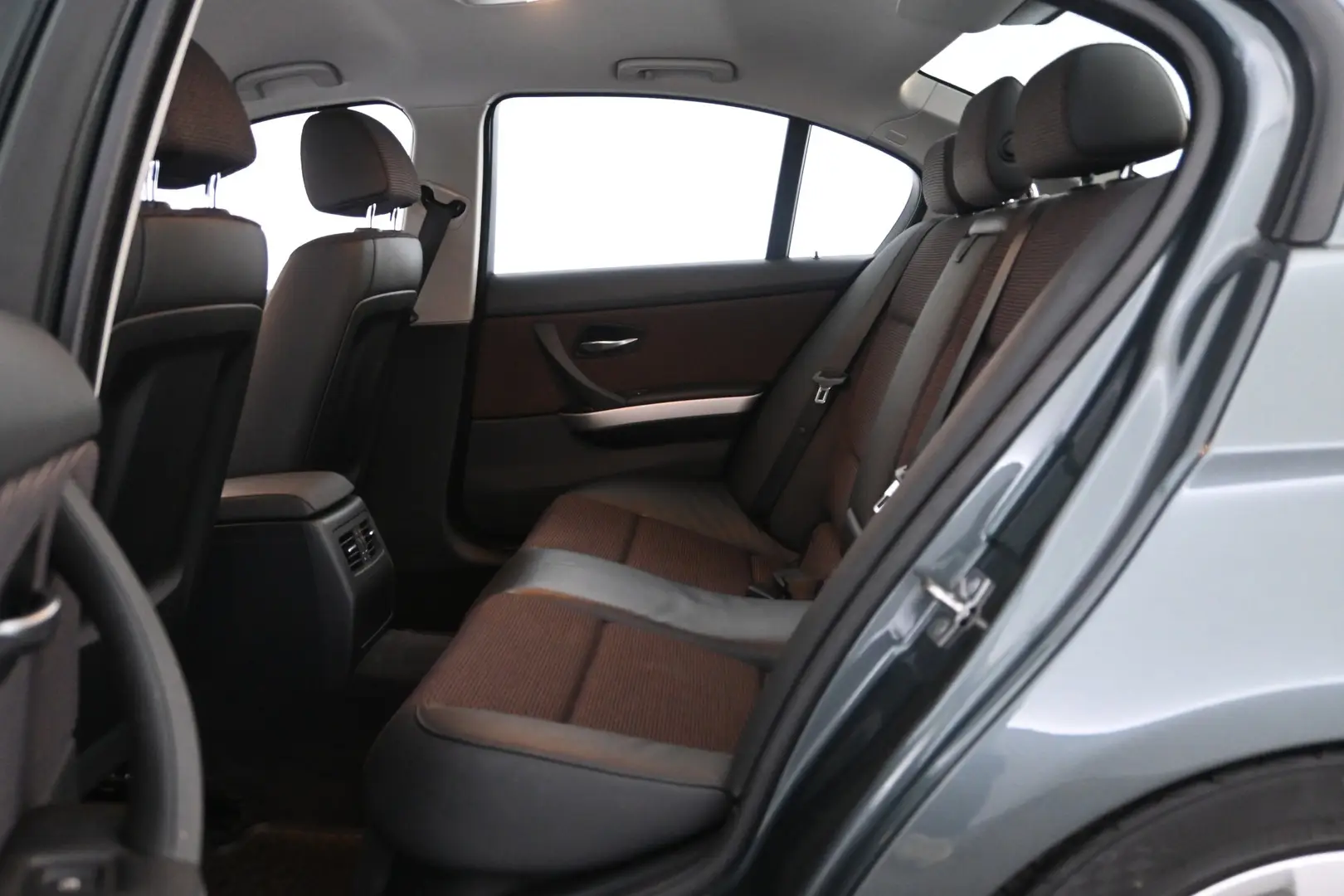 Car Image - 14RqUd3JJGyKiU7n9ujXxF