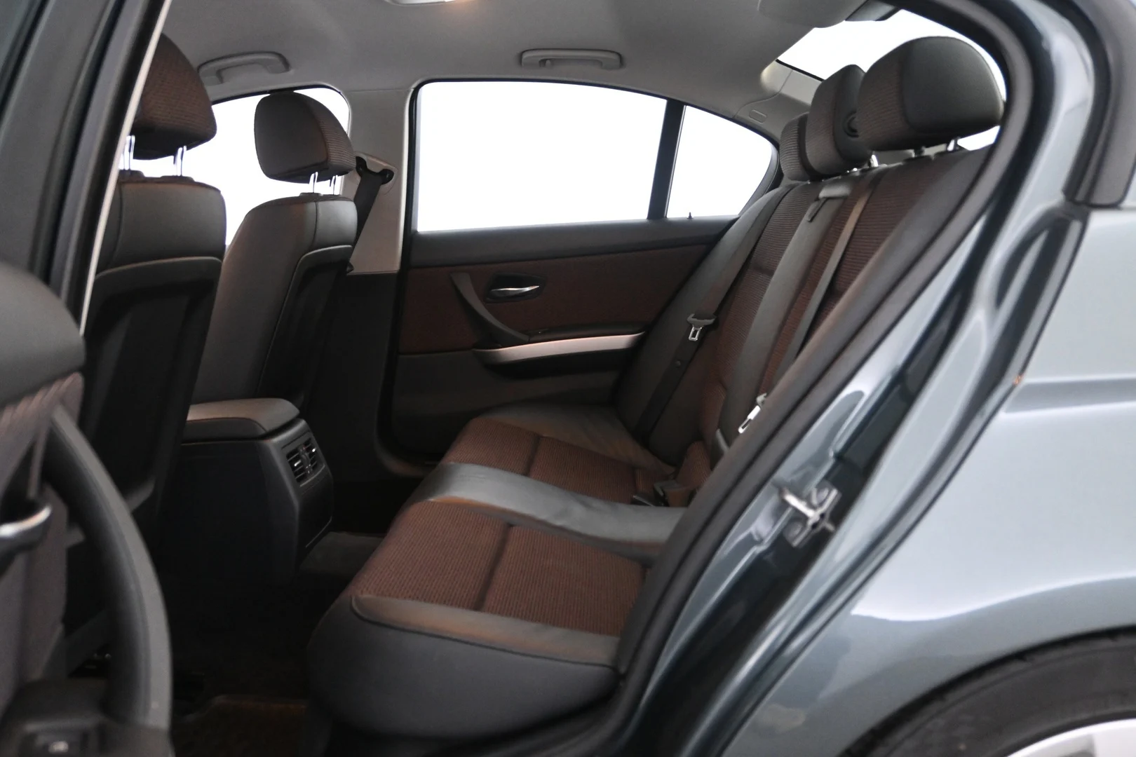 Car Image - 14RqUd3JJGyKiU7n9ujXxF