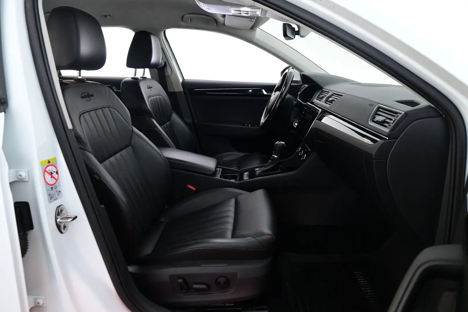 Car Image - 1yauwHcEL4d74INgr7BeWk