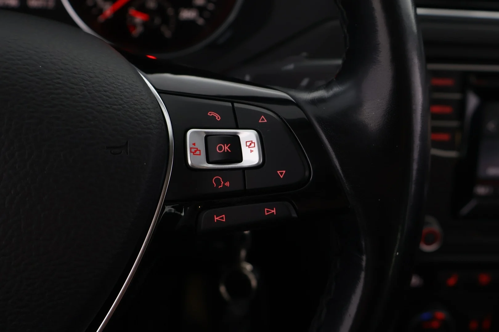 Car Image - 1Rumr1hICCzzyBZOV8z7J1