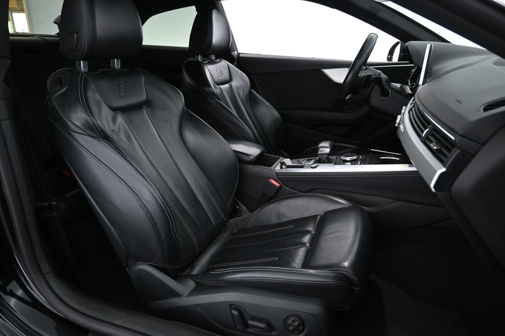 Car Image - 6TQlLY1hvzzeoMHQc2jJX0