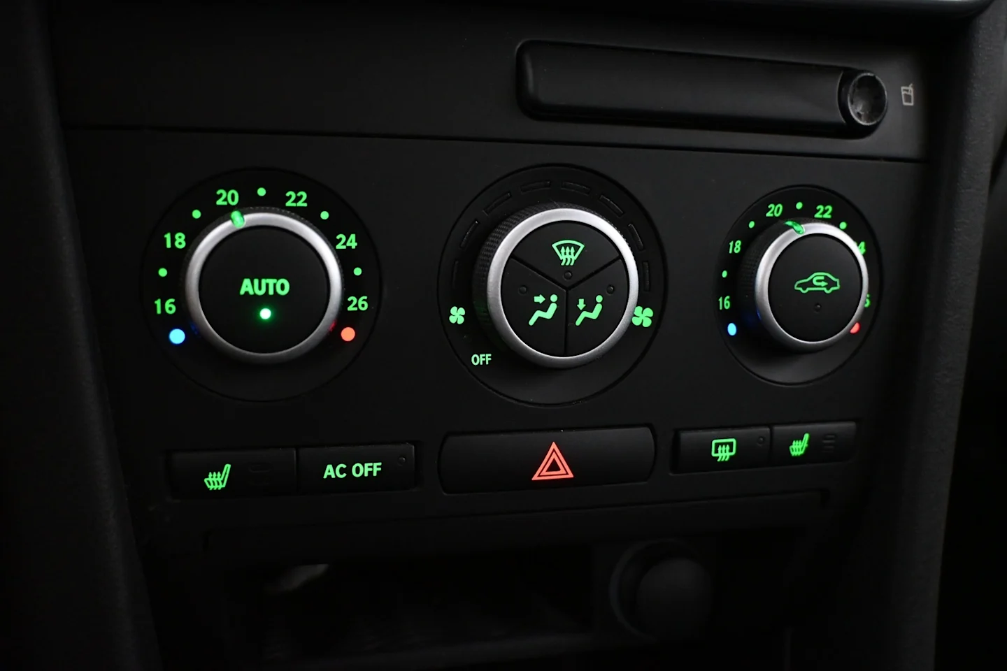 Car Image - 6LLCEM5G2TE6vVsJ6w2TXM