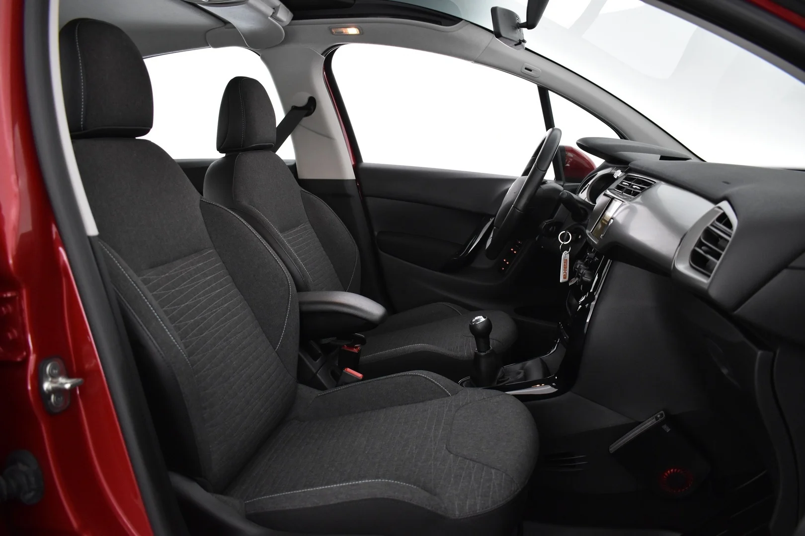 Car Image - 7wF0M4WFVM83BIVO219Uye