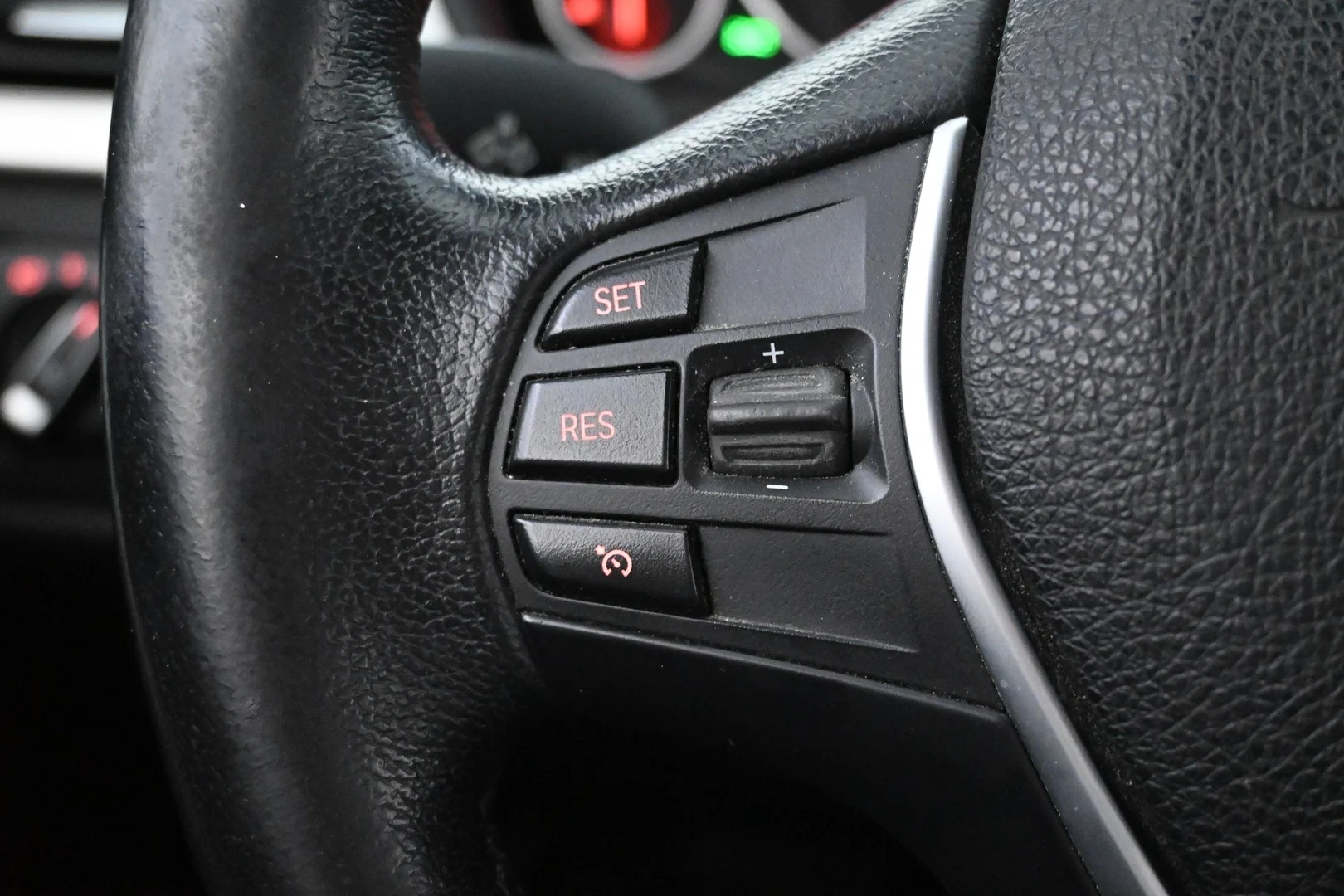 Car Image - 3YJ4VKa1JupOjqZGcy30X3