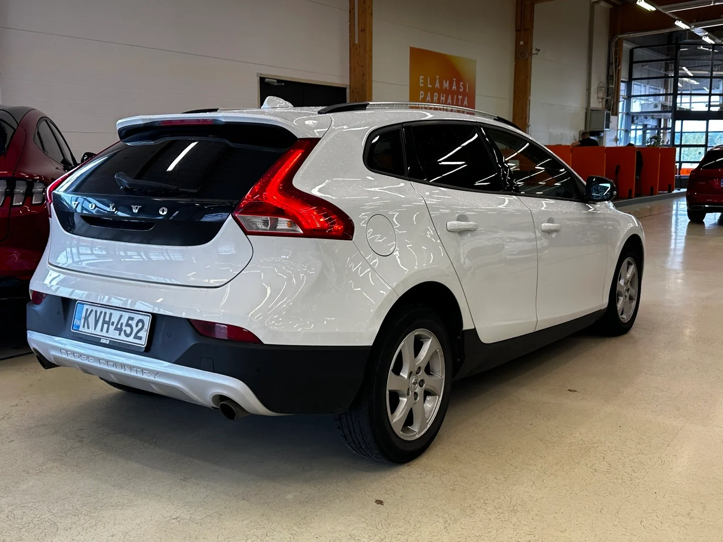 Car Image - ILI1TAR0tSTJse90urzea