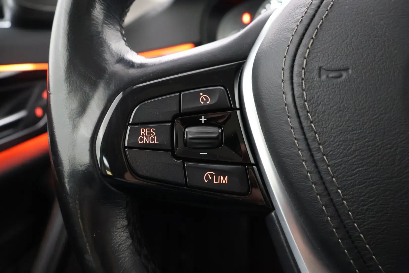 Car Image - 6tbKGmFcXYVzY8q3CuGAIF