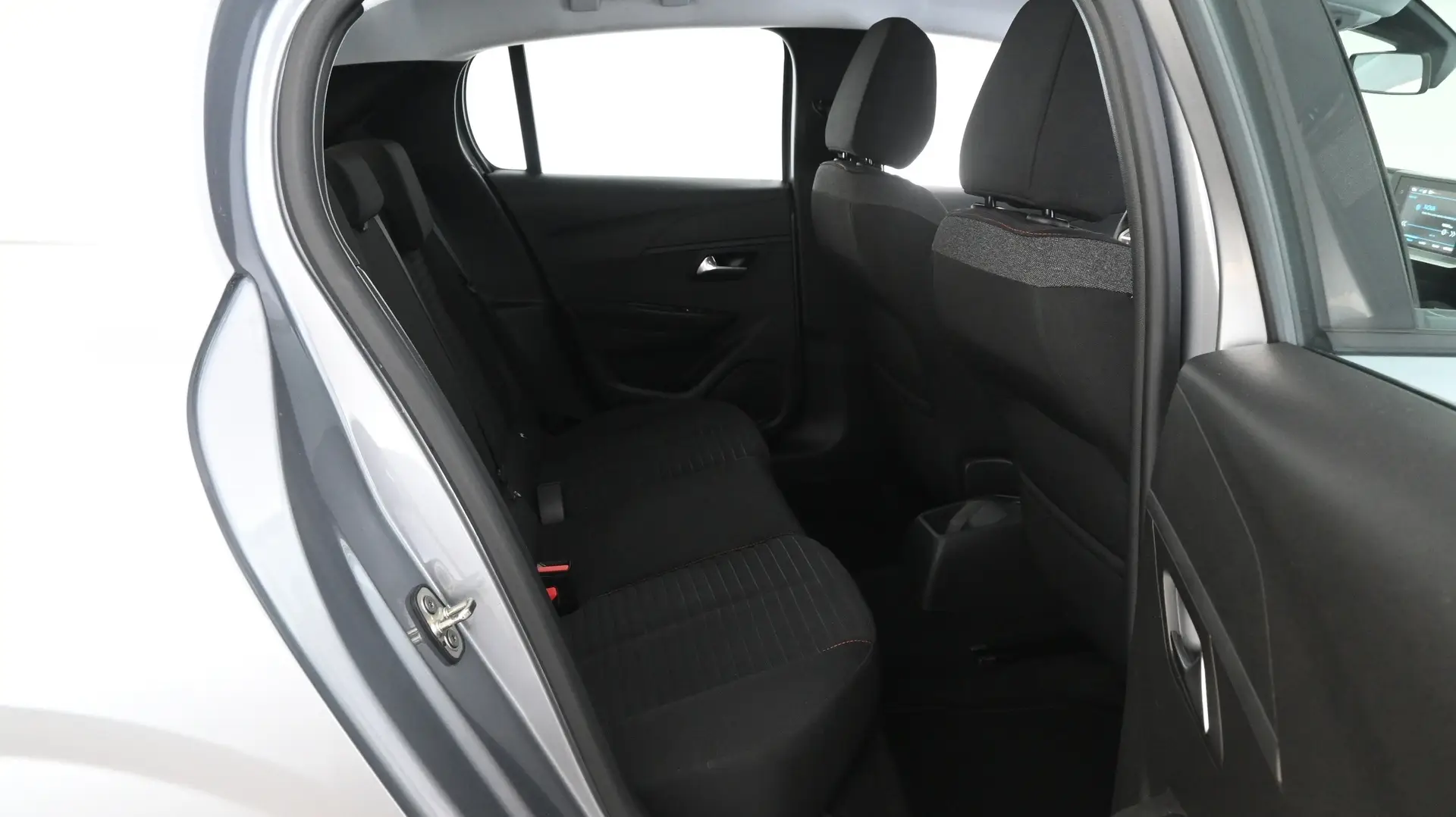 Car Image - 3lFfmDE5UJ1h9MwBCPe56v