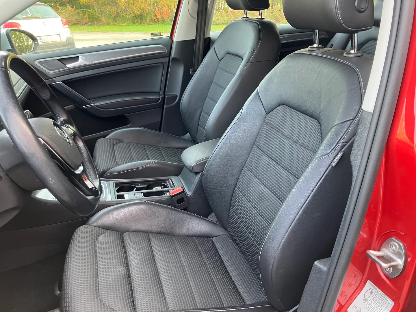 Car Image - JuJMIZVC8r48PzwjZKNXT