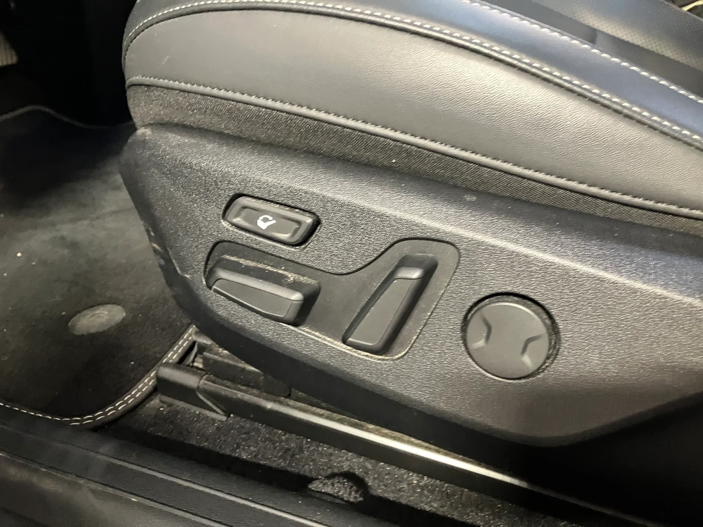 Car Image - 4q4lVleHhm9e7UNQAEmQlr