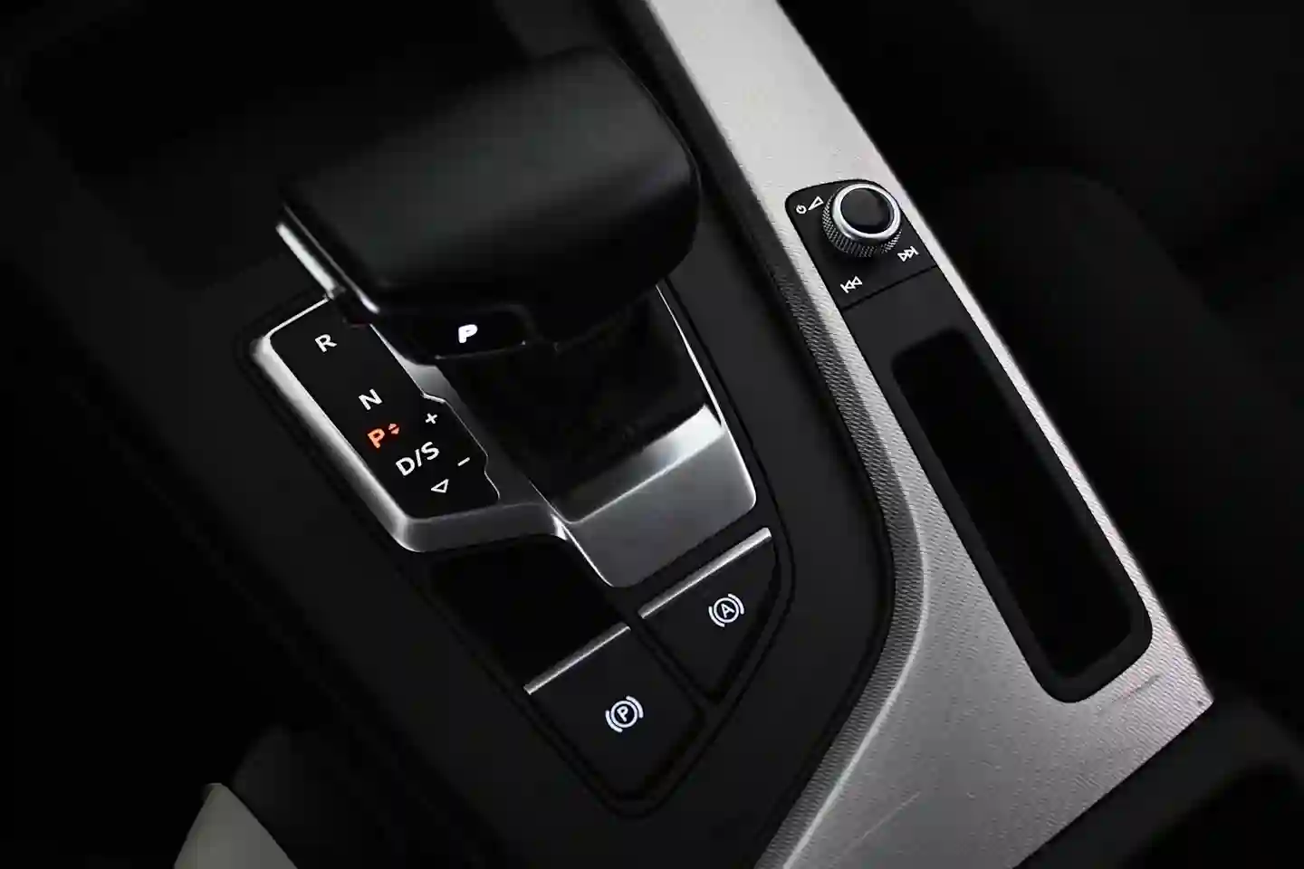 Car Image - 5aKYFOSlg4EV3cPu6GeEcl