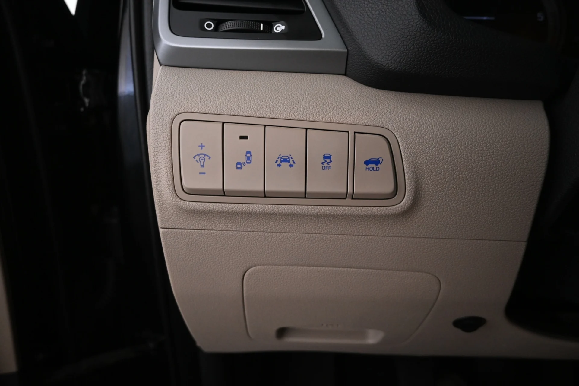 Car Image - 4T3HzvFyVanbmTNdp4zZKv