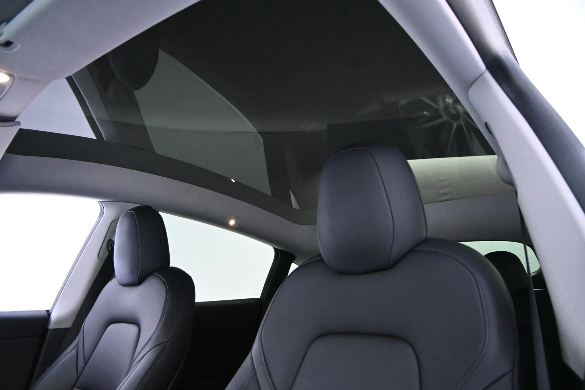 Car Image - 4WX7QM9YNSiOxqeMuRD9uU