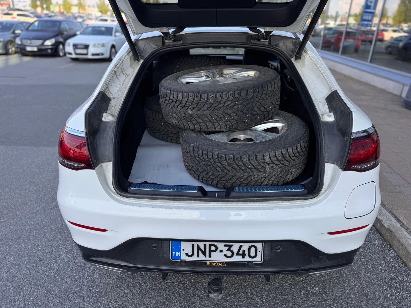 Car Image - 2IcPohgMWEKHOoKEx5vNCp
