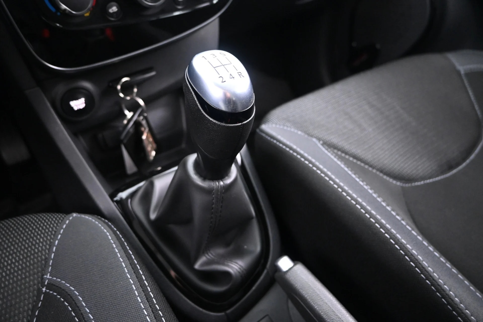 Car Image - 6I7uve8skDUnesyKcv6qs7