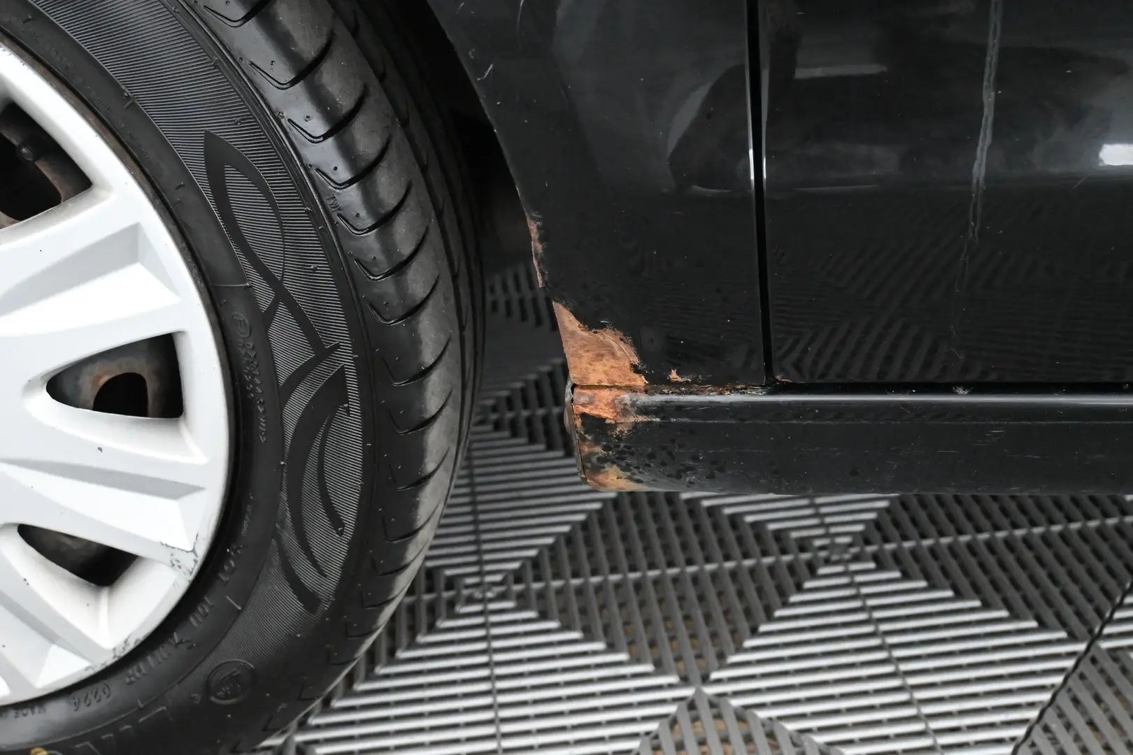 Car Image - 5aeo0Sh6CXtKfhrSkGbOzJ
