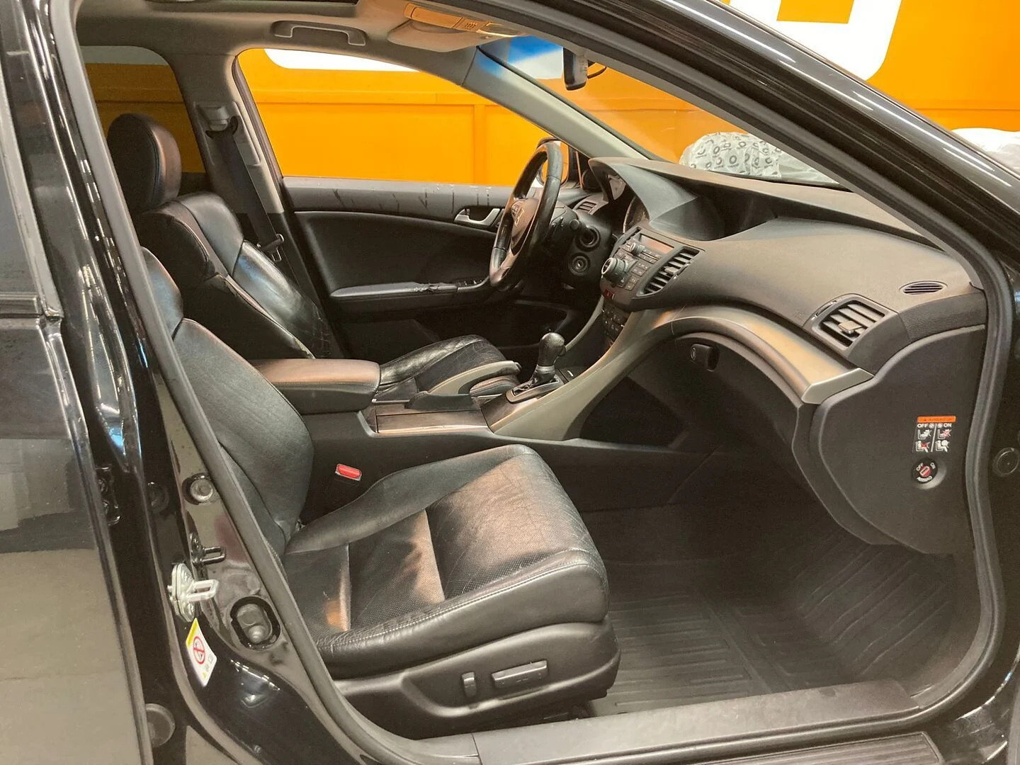 Car Image - 3AVPjGL5Y2rgipU4YsyaXO