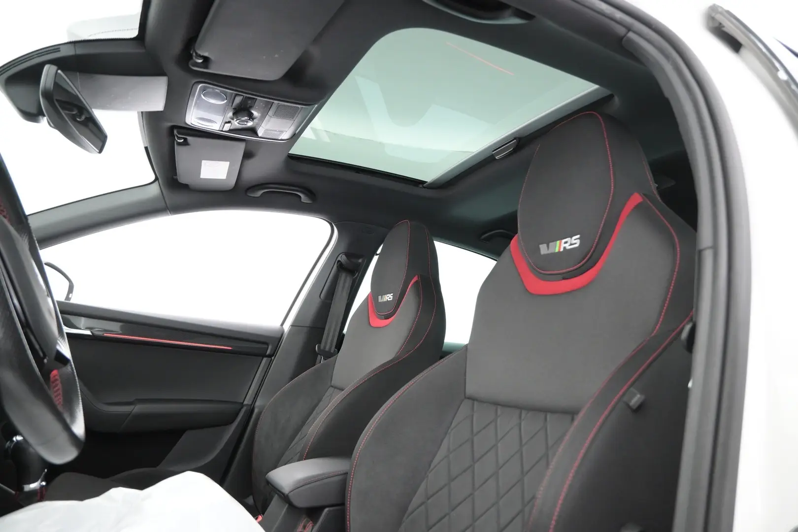Car Image - 64V3zn5lWc1QItdJFCDJkl