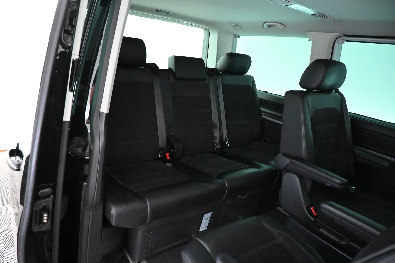 Car Image - 5UDkAVDms5UVT8TkbxlGLM