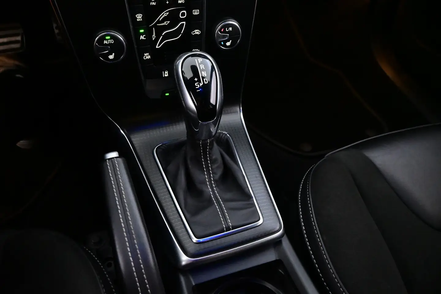 Car Image - vMoqGlXIboTZZpvarE9a3