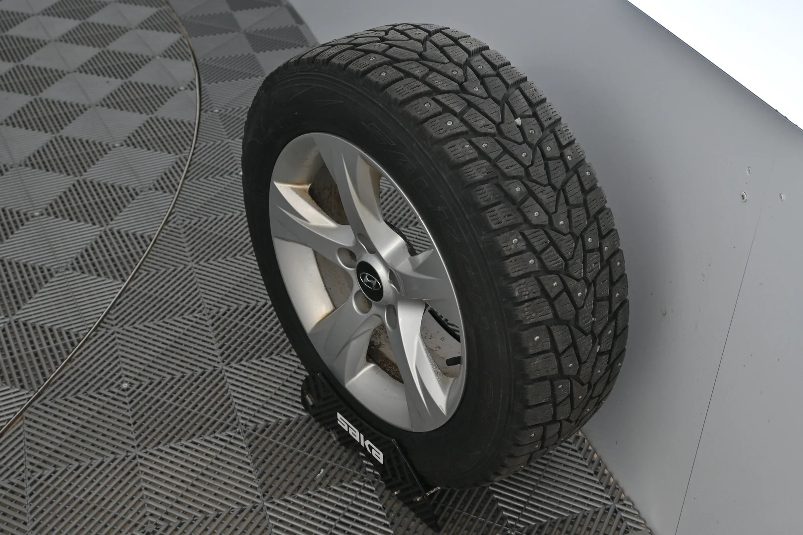 Car Image - 5vBoxhPRz9LqMsinfbBfoB